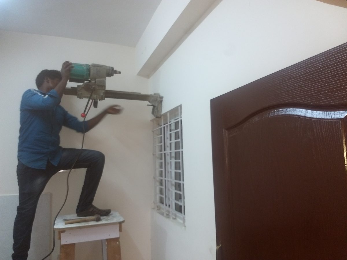 Karot makinesi ile beton delme uygulaması